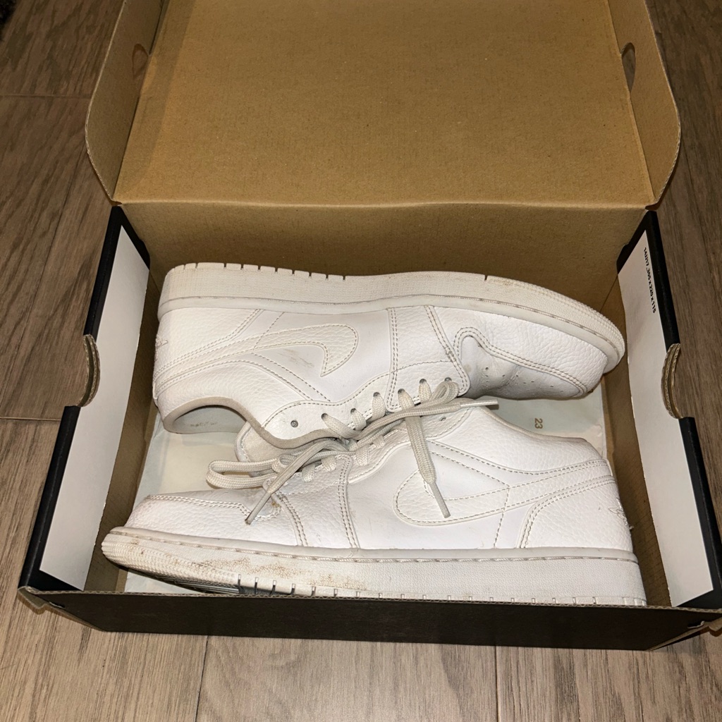 Jordan 1 Low Triple White Tumbled Leather